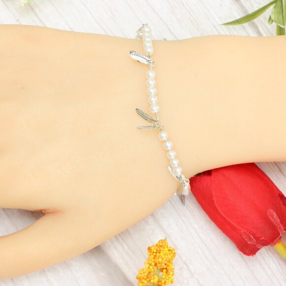 "Trendy Handmade Bracelet – A Thoughtful Gift for Girls & Women | UNVRC1401 - Picture 5 of 10